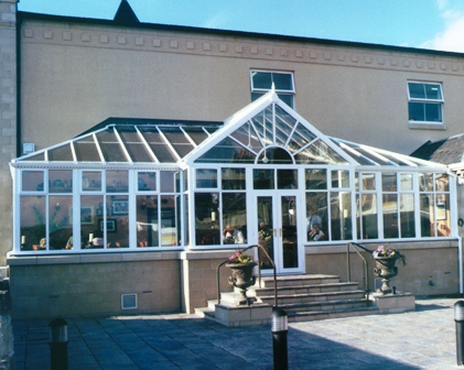 An example of a t-shape style conservatory